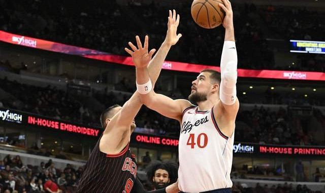 大崩盘！残阵快船单节狂输26分：全队三分13中3，哈登15中5低迷